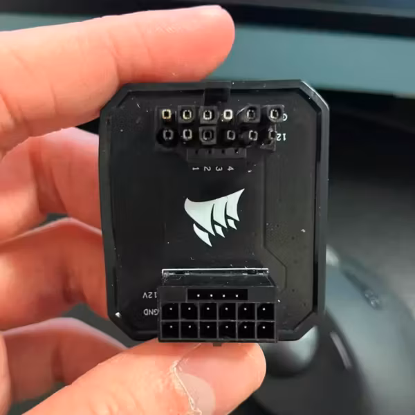 Паяный кабель Corsair GPU Power Bridge соединён с электропроводами