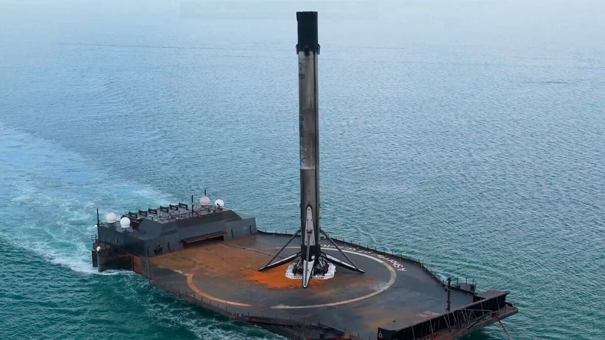 Корабль-носитель с ракетой Falcon 9 платформа ASOG