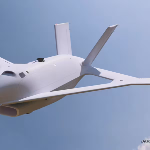 Беспилотник X-65 Aurora в полёте над облаками