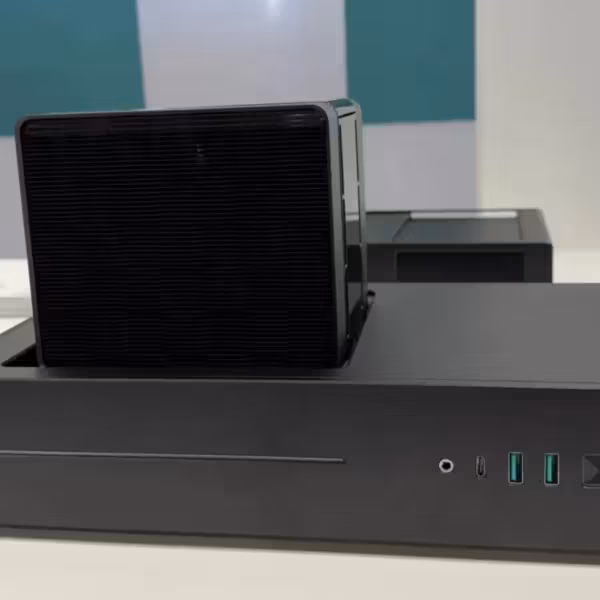 DeepCool показала SFF-корпус с вырезом под башенный кулер