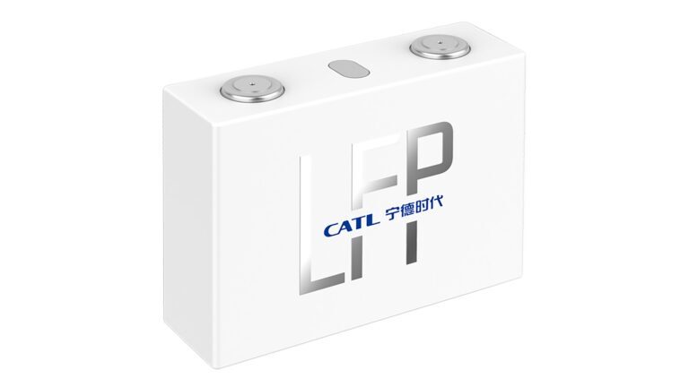 Батарея CATL LiP с логотипом и двумя контактами
