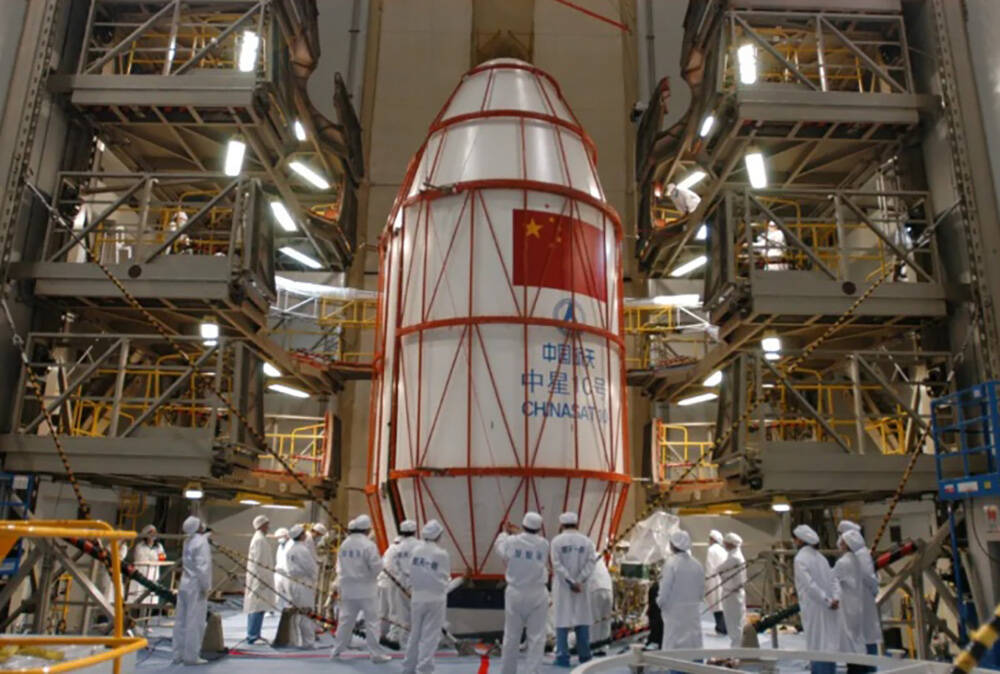 Подготовка к запуску спутника ChinaSat 10 на орбиту