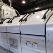 Водородный двигатель Wartsila в промышленном помещении