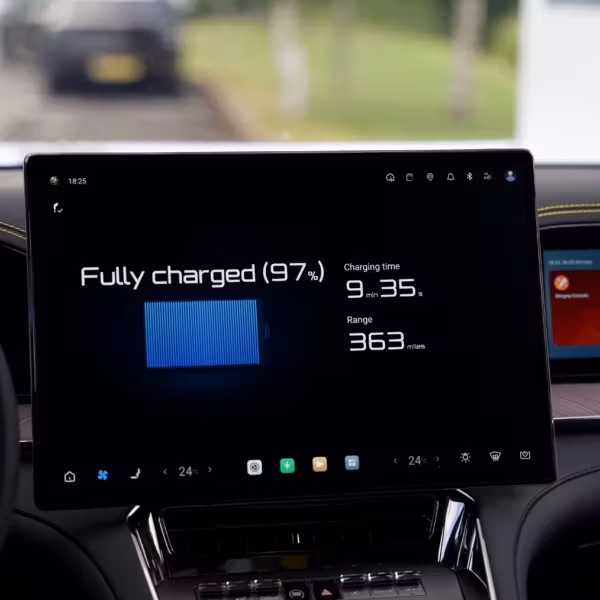 заявленная зарядка BYD FLASH 1,5 МВт на дисплее
