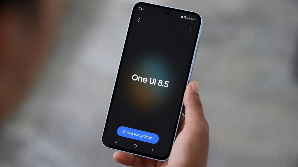 смартфон Samsung Galaxy с экраном One UI 8.5 на нем