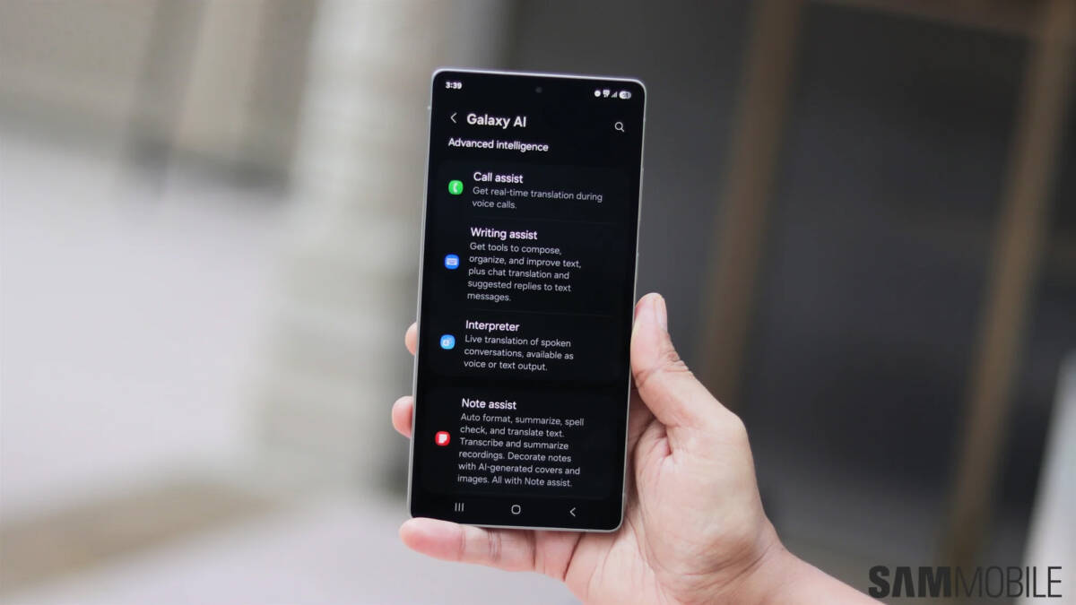 Смартфон Samsung Galaxy S25 экран настройки AI функции