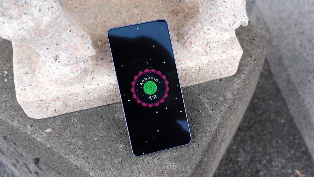 смартфон Galaxy S26 с экраном Android 17