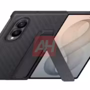 Смартфон Samsung Galaxy Z Fold 8 в чехле в открытом виде