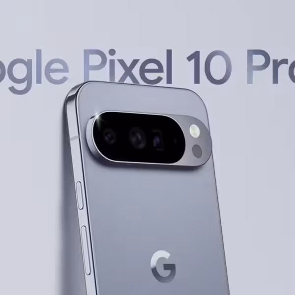 Смартфон Google Pixel 10 Pro XL с камерой и логотипом
