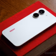 Белый смартфон Redmi Turbo 5 на книжной обложке