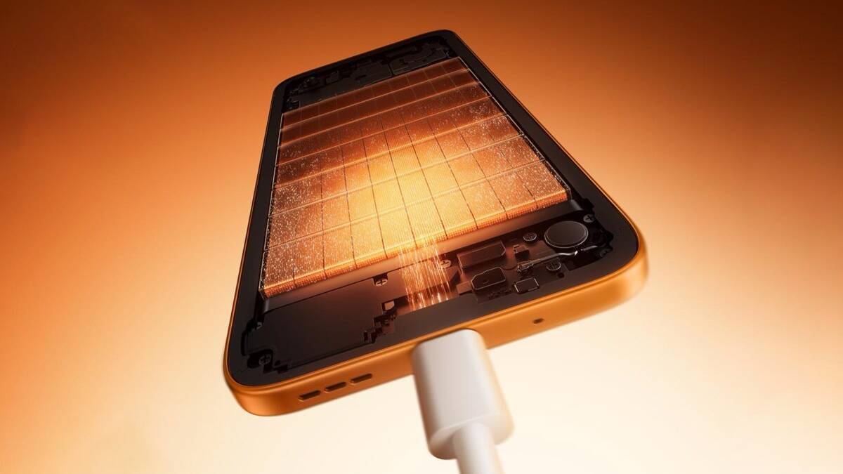 Краткий вид смартфона Tecno Spark 50 Pro с разъёмом для зарядки