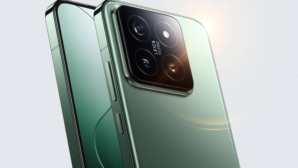 модель Xiaomi 14 с тремя камерами на задней панели