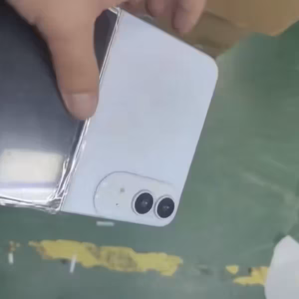 В сети показали макет складного iPhone с Touch ID
