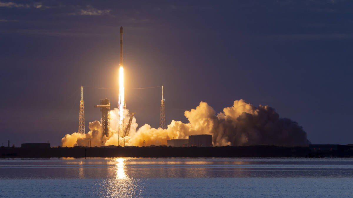 Ракета SpaceX Falcon 9 во время запуска