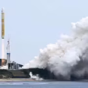 Ракета H3 запускается с космодрома японского ракетостроительного комплекса
