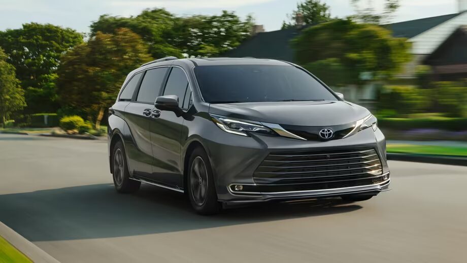 Минивэн Toyota Sienna стал новым гибридным хитом марки