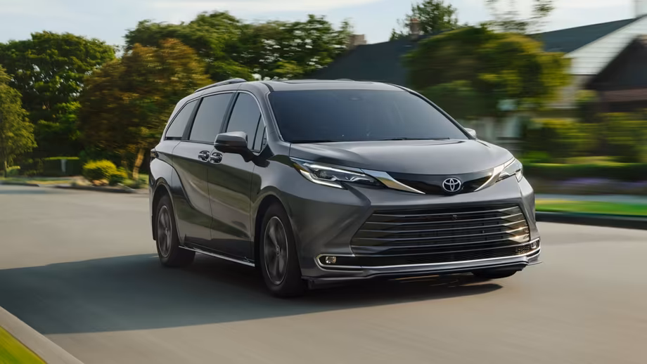 Минивэн Toyota Sienna стал новым гибридным хитом марки
