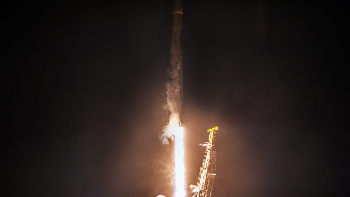 Запуск ракеты Falcon 9 со спутниками Starlink Starshield