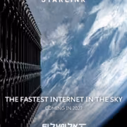 Космический спутник с солнечными панелями Starlink и планета Земля в фоне