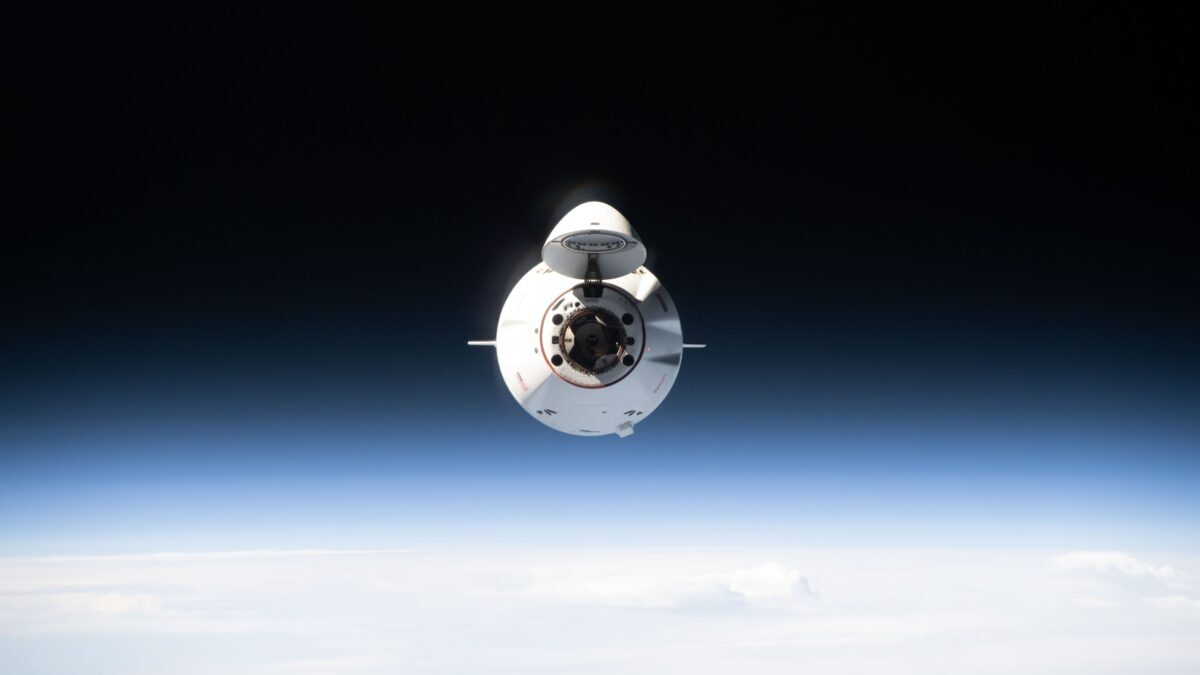Корабль Cargo Dragon CRS-34 возвращается с МКС