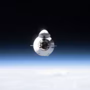 Корабль Cargo Dragon CRS-34 возвращается с МКС