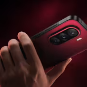 Samsung Galaxy M47 задняя часть чистый дизайн три камеры
