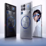 Два смартфона RedMagic 11S Pro, один черный, один серебристый, с крупными камерами и светодиодной подсветкой