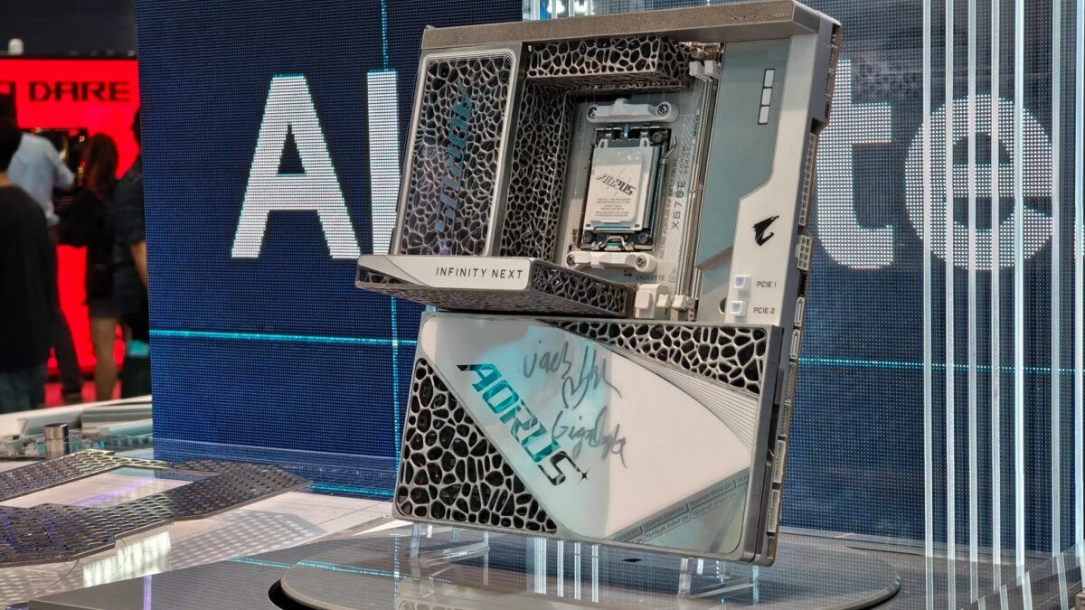 Демонстрация новейшего игрового компьютера Asus Infinity Next на выставке Computex 2026