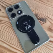Подставка Aulumu G05 Pro получила мультитул 5-в-1 2 Смартфон с держателем Aulumu G05 Pro на задней панели