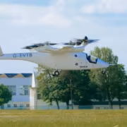 Вертолет-амфибия Vertical Aerospace на взлёте