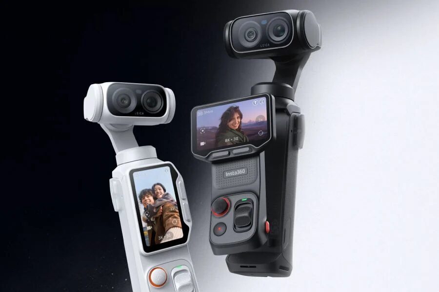 Две камеры Insta360 Luna Ultra с дисплеями и объективами Leica