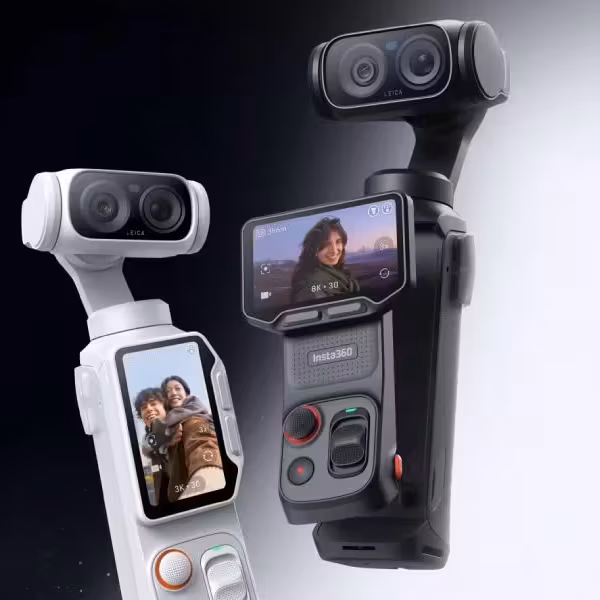 Две камеры Insta360 Luna Ultra с дисплеями и объективами Leica