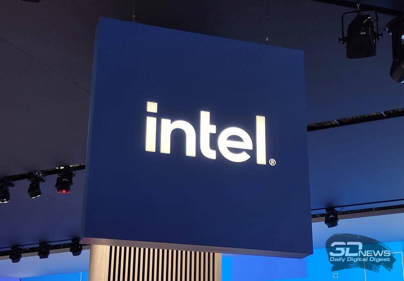 Вывеска Intel на выставочном стенде
