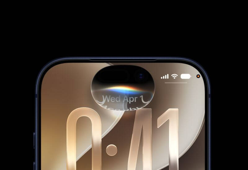 Экран iPhone с датой и временем April 1