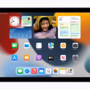 Складной iPhone с экраном iPad mini размером