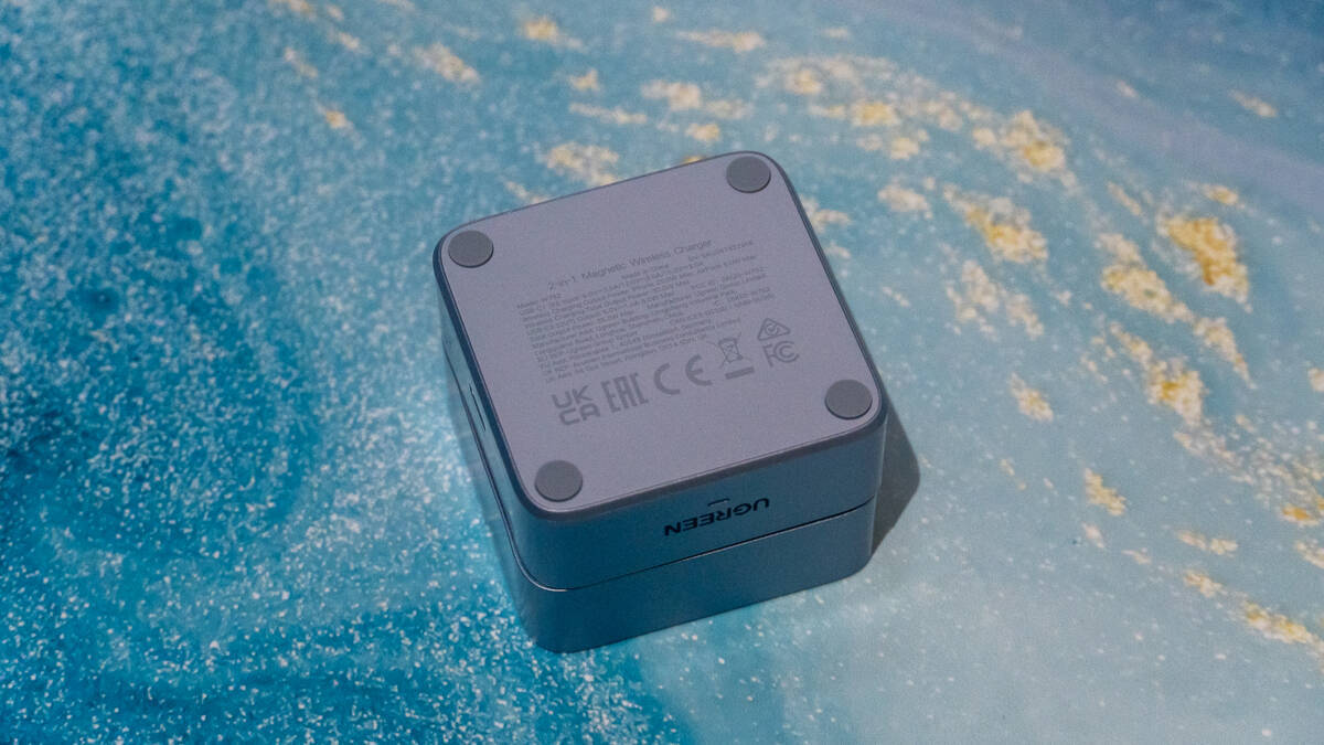 Ugreen MagFlow 2 в 1 беспроводная зарядка на поверхности