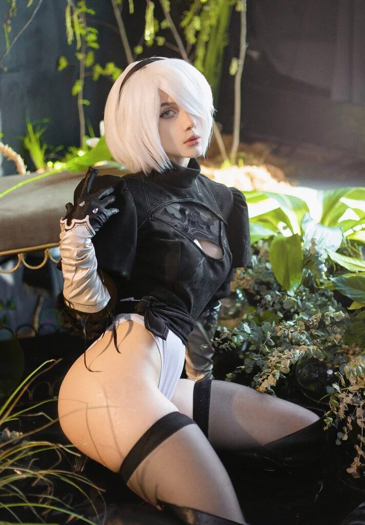Косплей 2B из NieR Automata Nelapochka с белым волосом