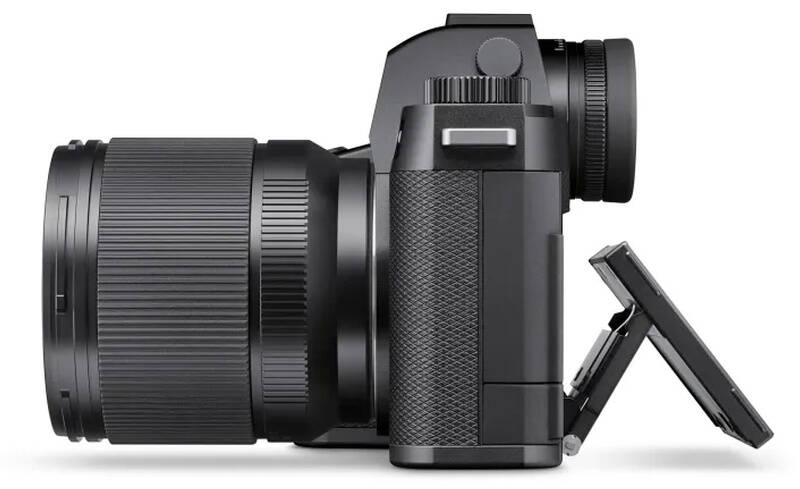 Камера Leica SL3-P поступила в продажу по цене $6690 11 Камера Leica SL3-P с длинным объективом слева