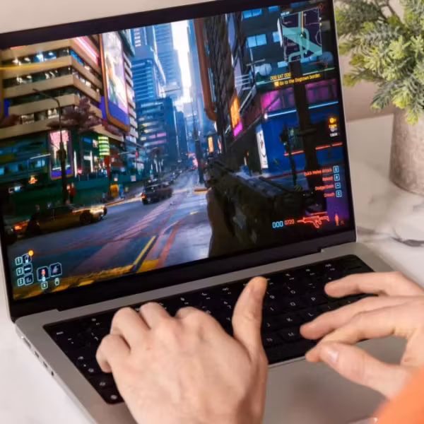Bloomberg: Apple отложила OLED MacBook Pro с M7 до 2027 года