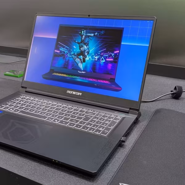 ноутбук MSI мастер Gaming с ярким экраном шоу
