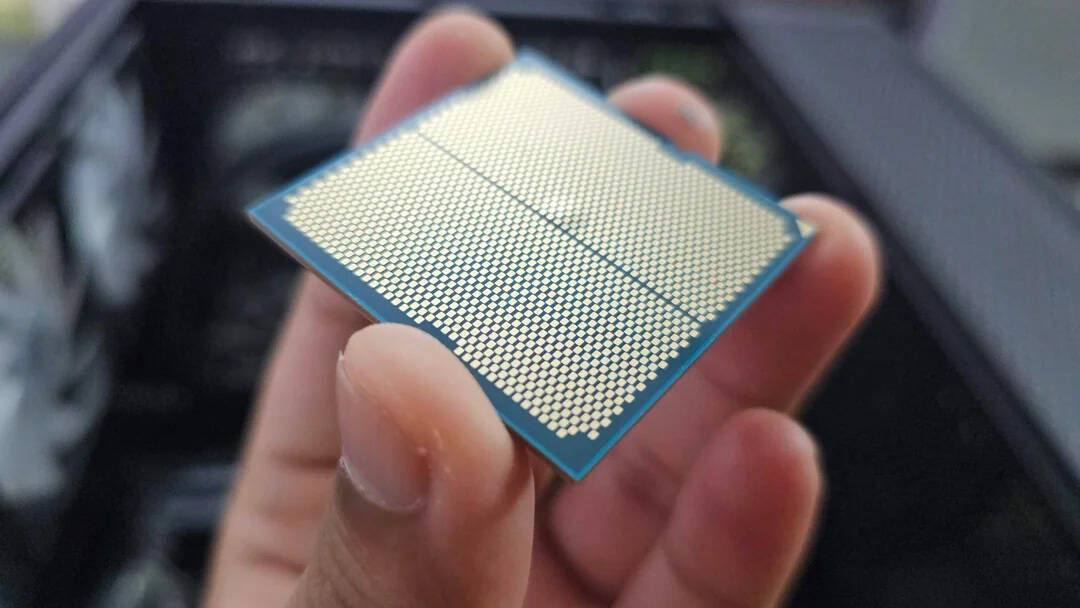 Процессор Ryzen 9 9900X с повреждениями вздулся