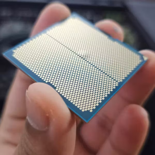 Процессор Ryzen 9 9900X с повреждениями вздулся