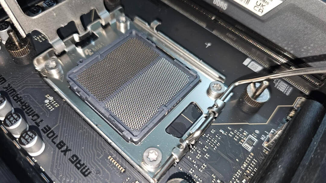 Процессор Ryzen 9 9900X с вздутым и деформированным корпусом