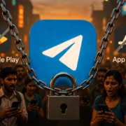 Мощный замок и цепи на логотипе Telegram в толпе людей