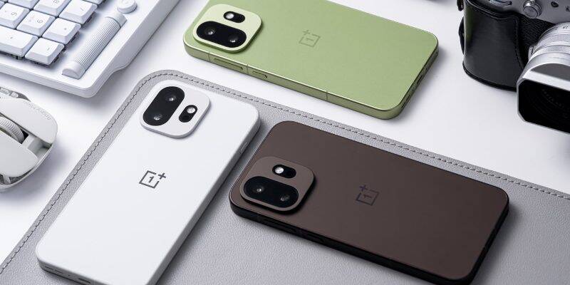 Три смартфона OnePlus N разные цвета