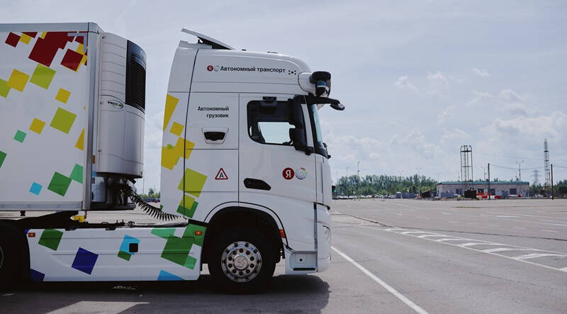 Роботрак «Яндекса» проехал 700 км по М-11 автономно