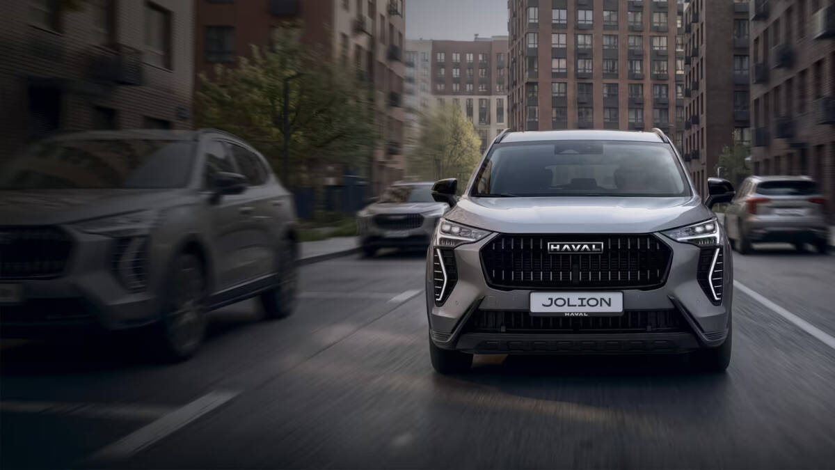 Бампер Haval Jolion на городских улицах