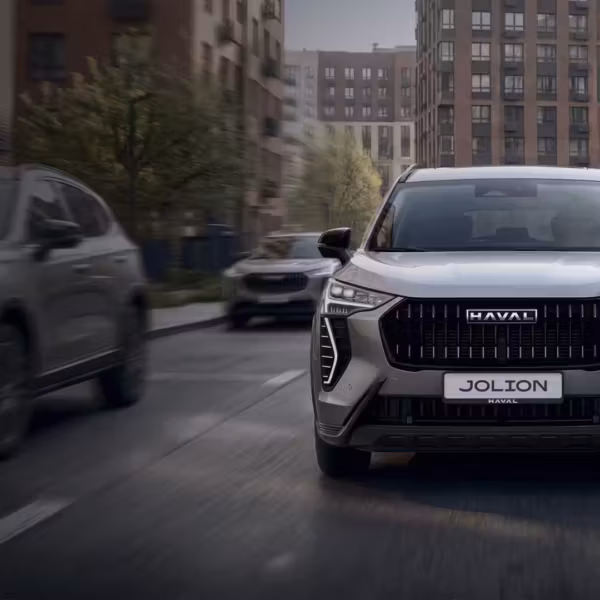 Бампер Haval Jolion на городских улицах