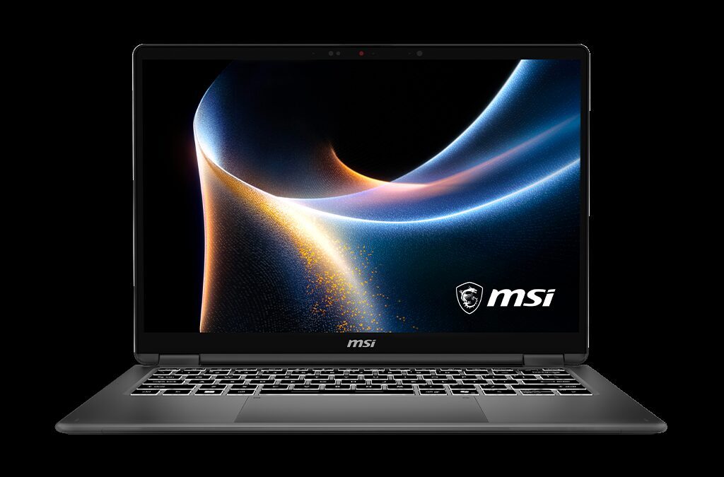 Ноутбук MSI с открытым экраном на черном фоне