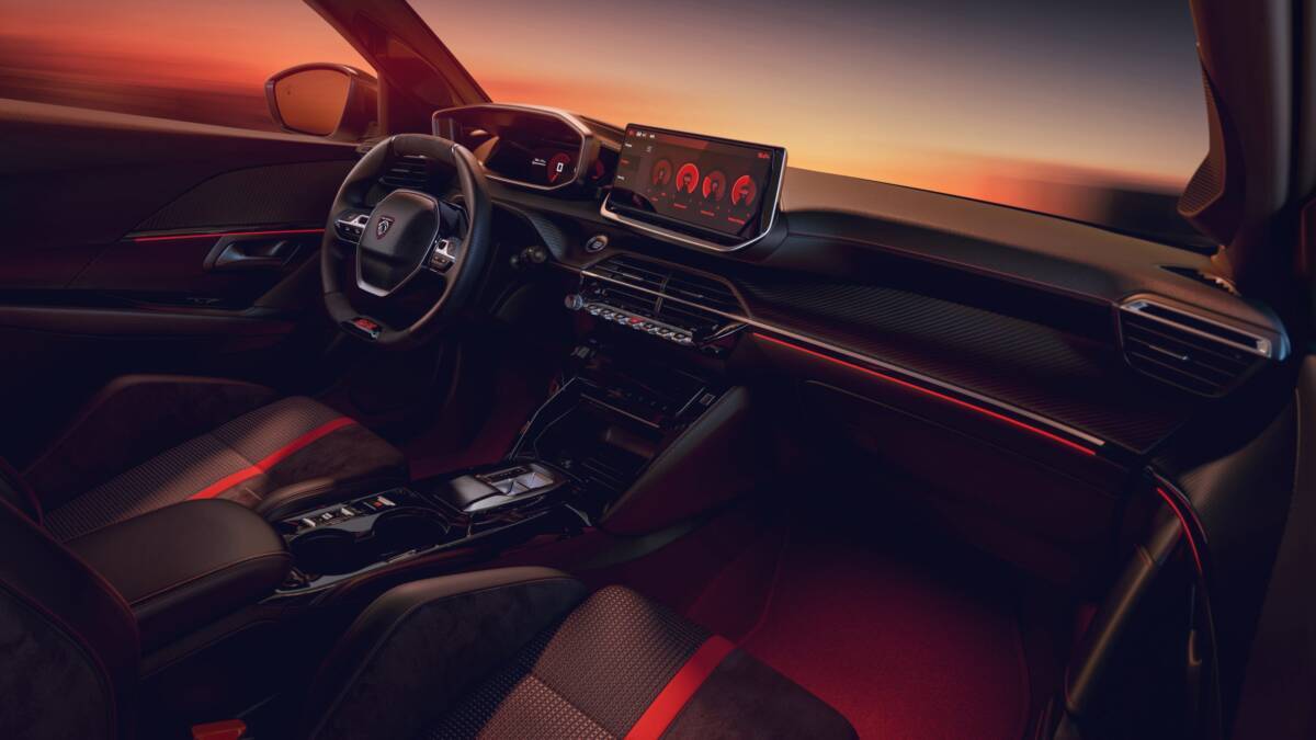 Интерьер Peugeot E-208 GTi электромобиль Ле-Ман